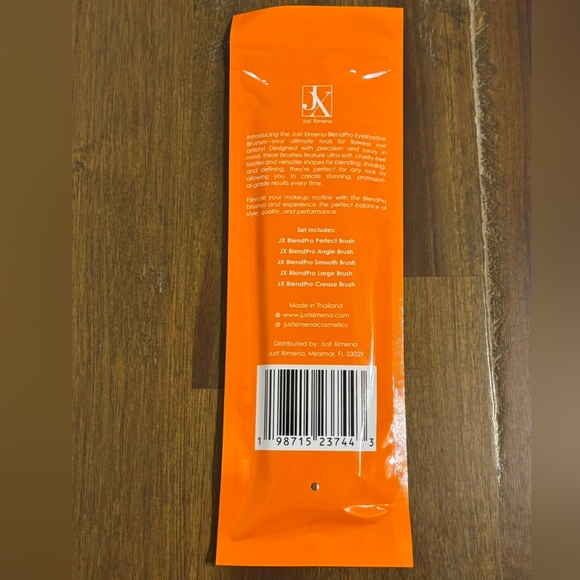 Quatrefoil Leopard Printed Keychain And Just Ximena Brushes - Picture 16 of 17